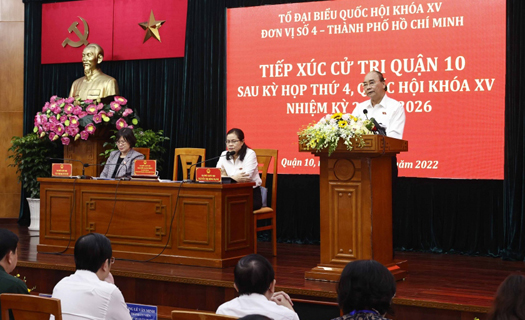 Chủ tịch nước chia sẻ với khó khăn của cán bộ công chức, viên chức xã, phường